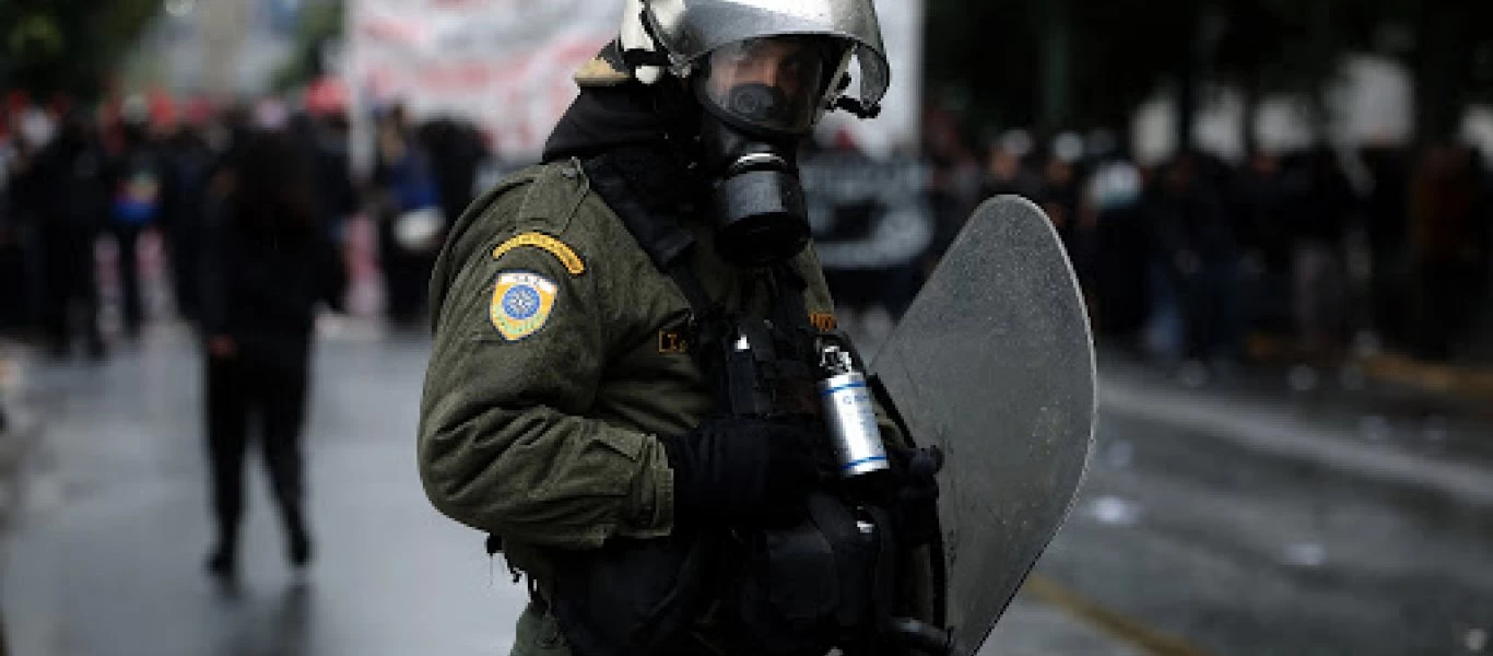 Εξάρχεια: Κουκουλοφόροι επιτέθηκαν με μολότοφ σε διμοιρία ΜΑΤ